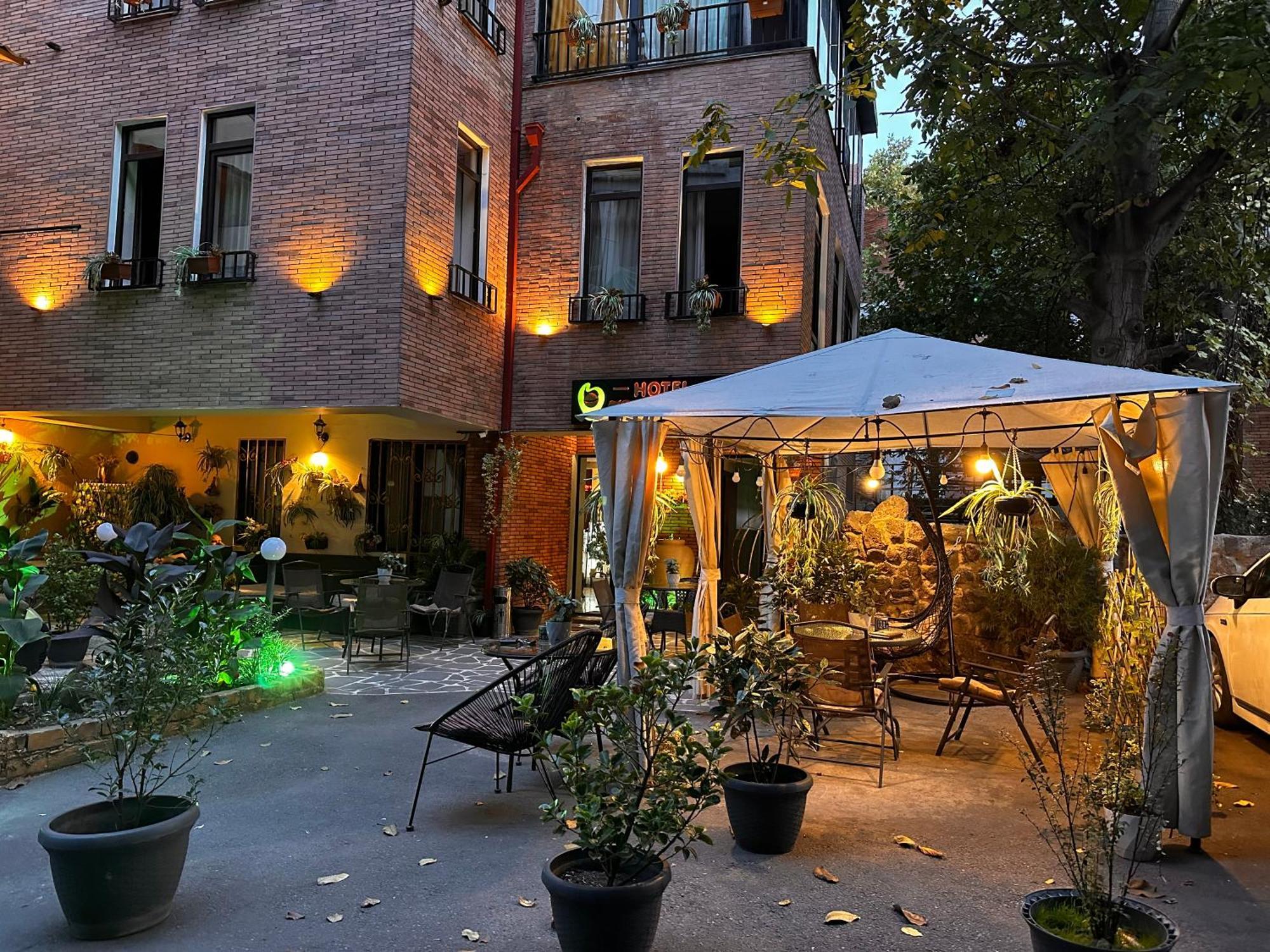 Terrace Tbilisi Center Hotell Exteriör bild